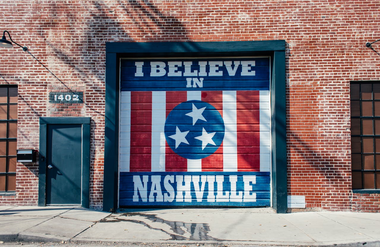 about-01 Mural featuring 'I Believe in Nashville' painted on a brick building facade.